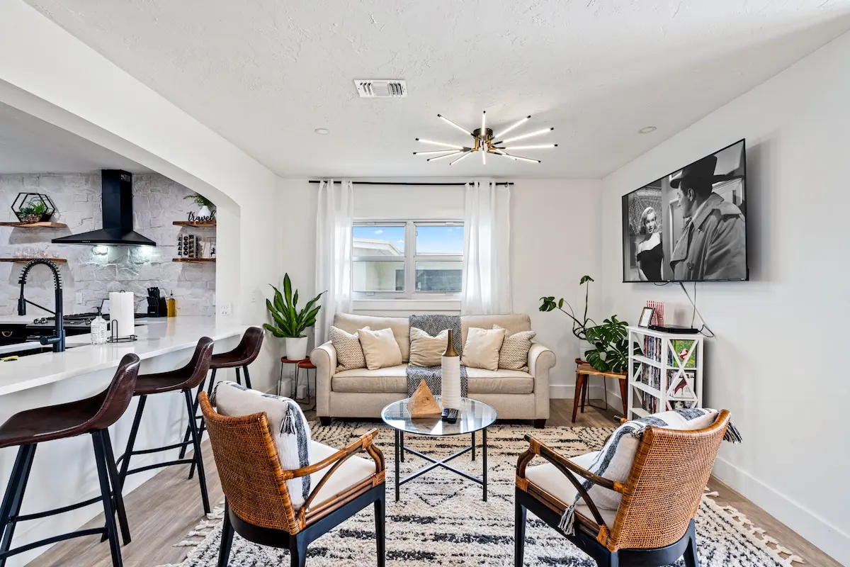 Cozy living room at The Marilyn on Monroe