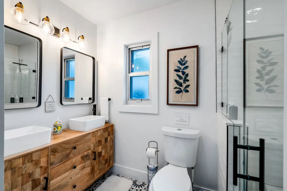 Modern and earthy, this ensuite bath features a dual sink vanity, curated touches, and fresh spa vibes. The perfect reset zone.