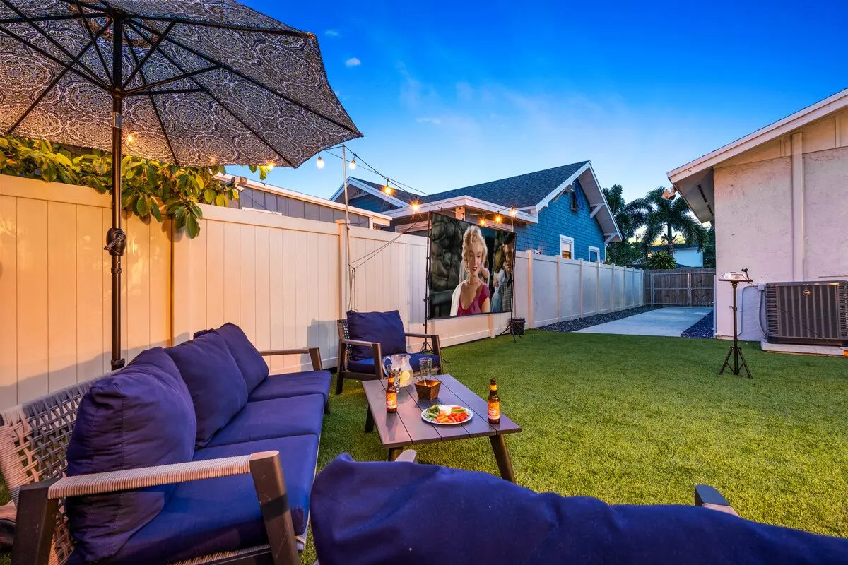 Outdoor movie night? We’ve got you covered A projector, a screen, cozy seating, and string lights = instant magic.