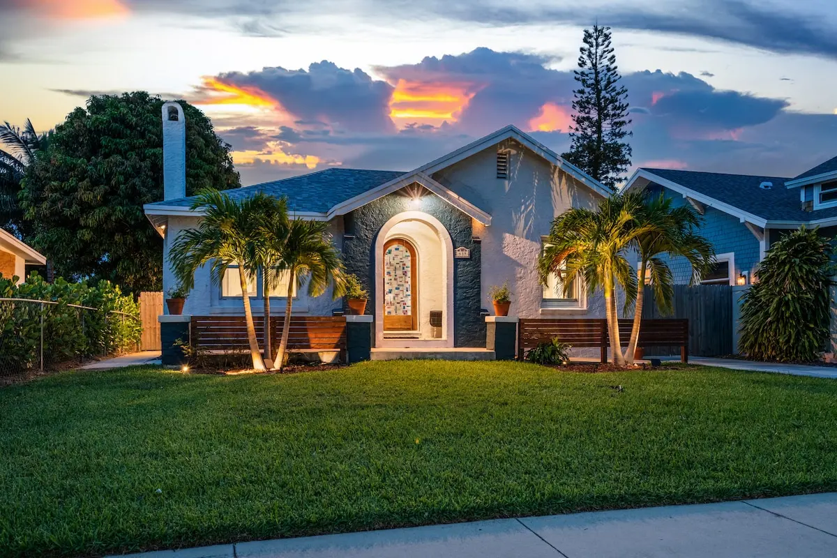 The perfect Florida welcome The Marilyn on Monroe glows at sunset with just the right amount of drama.
